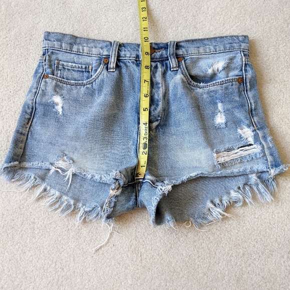 Blanknyc distressed cutoff jean shorts size 26 - Picture 5 of 8